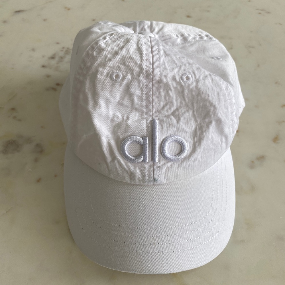 Alo Yoga Off-Duty Baseball Cap in White with Embroidered Logo